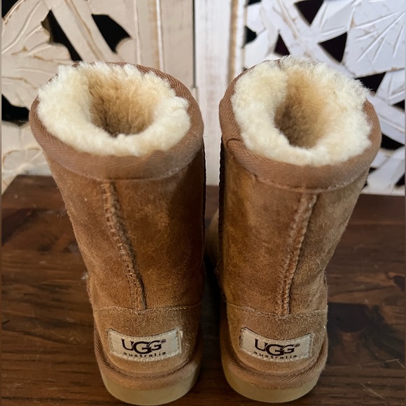 UGG Other - UGGs kids size 7